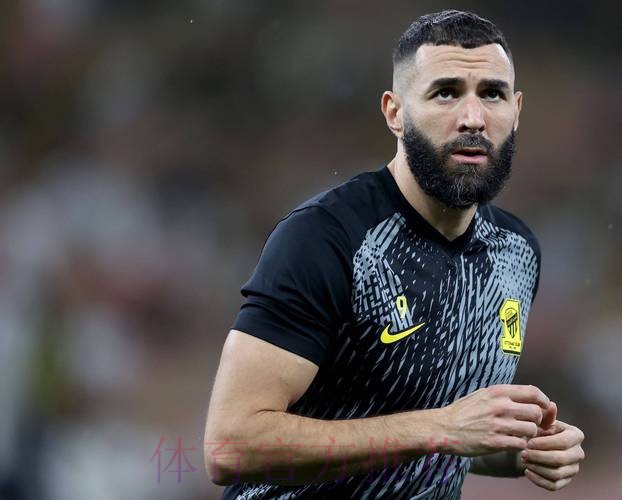 记者：本泽马没有问题 可以出战塞维利亚